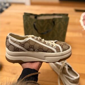 GG shoes tennis 1877 style with 2 inches heel height.